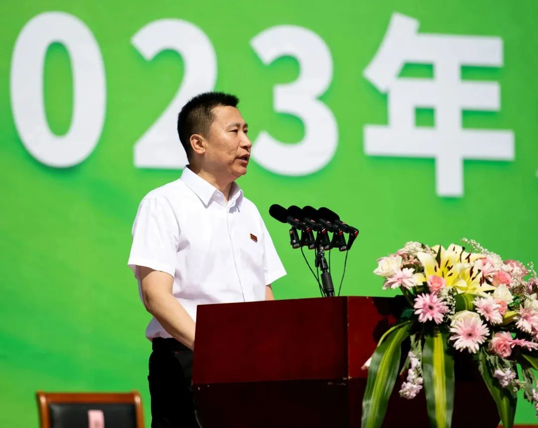 13D33